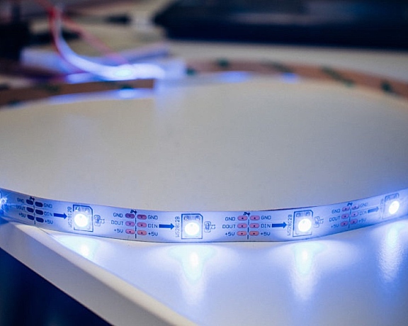 使用Arduino和FastLED库对数字RGB LED灯条进行编程