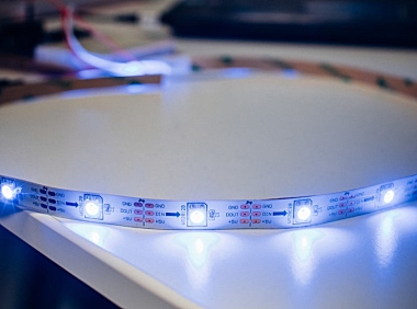 使用Arduino和FastLED库对数字RGB LED灯条进行编程