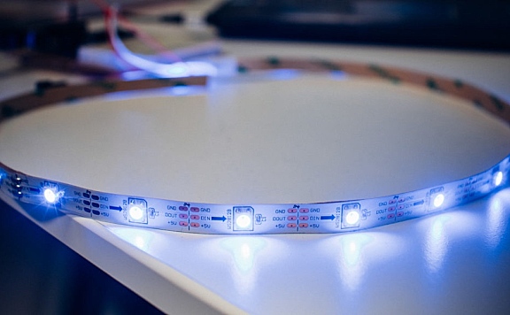 使用Arduino和FastLED库对数字RGB LED灯条进行编程