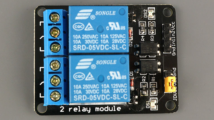 ESP32 继电器模块 – 控制交流电器(Web 服务器)